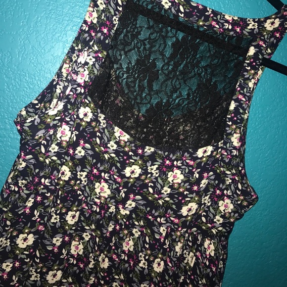 Cute Floral dress with pockets - Picture 3 of 4